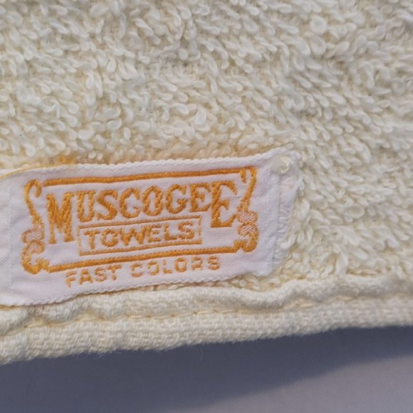 Vintage Muscogee Bath Towel Sculpted P Willows Design Pale Yellow Edge Wear - Picture 10 of 11